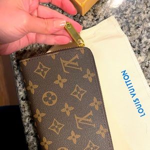 Brand new never used zippy wallet